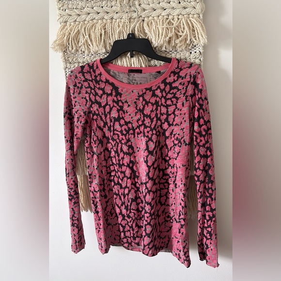 ATM Womens Pink Leopard Camo Watermark Tee Pullover Distressed Long Sleeve Top - Picture 2 of 7